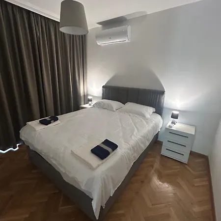 Pirin 30 2br In Citycenter דירה וארנה